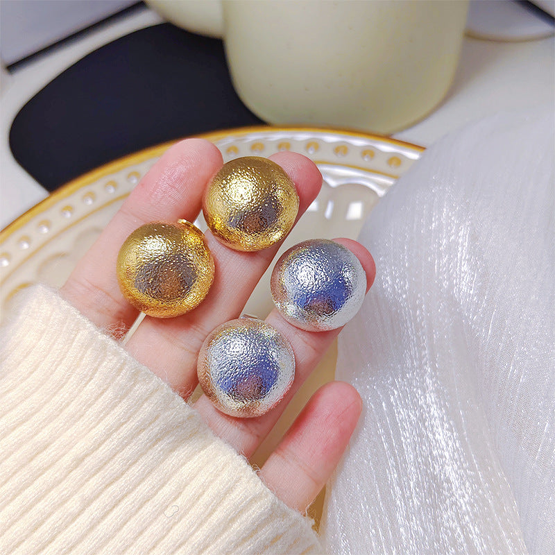 High-grade Exaggerated Metal Elegance Retro Round Earrings