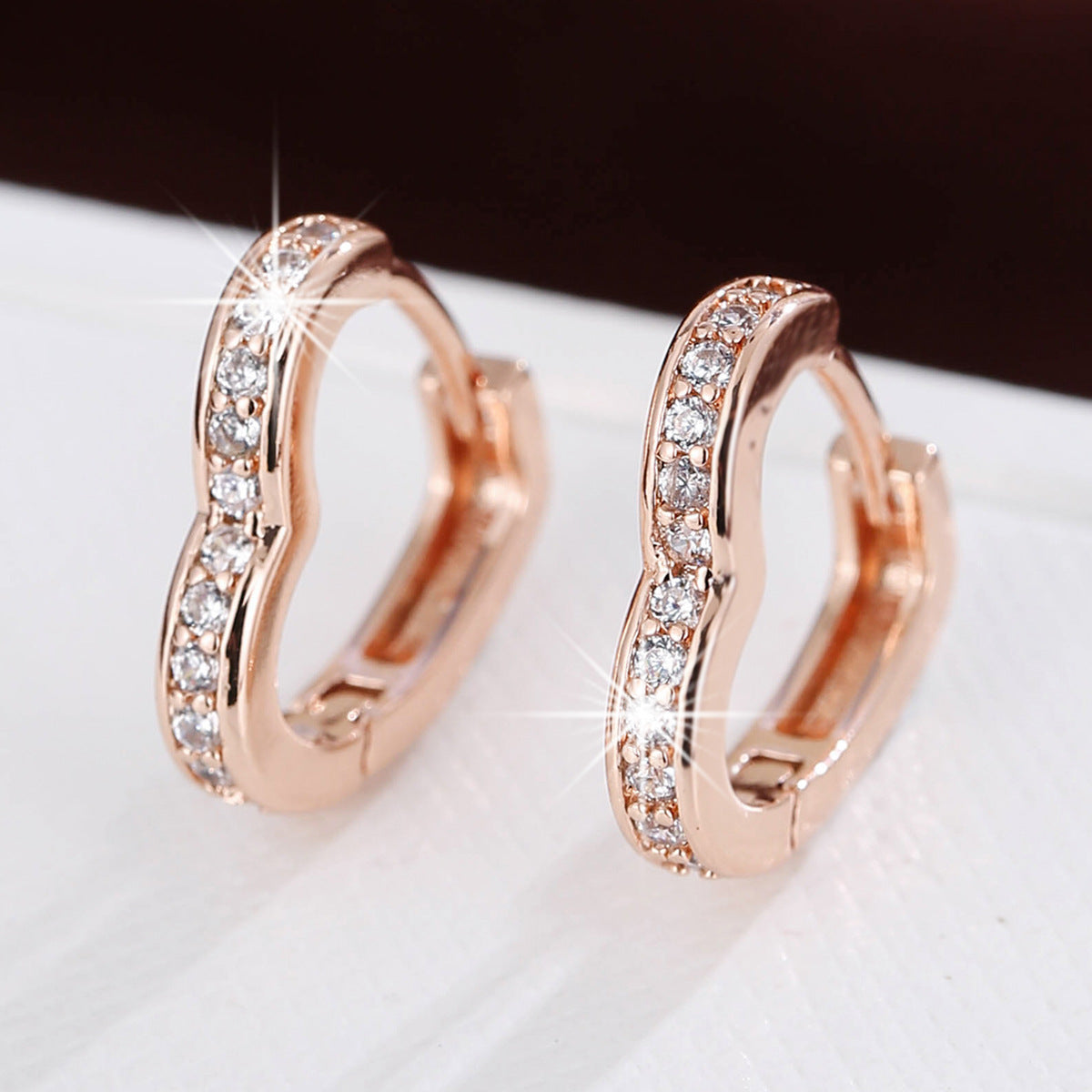 Trend Heart-shaped Personality Design Inlaid Zircon Ear Buckle