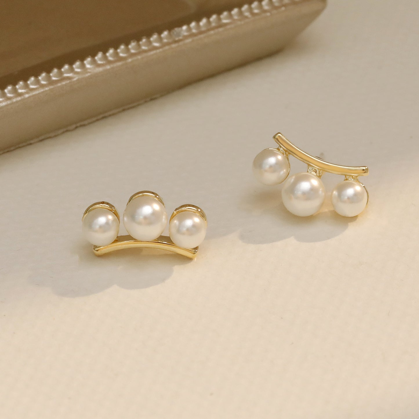 Boucles d'oreilles simples à trois perles pour femmes, compactes et exquises