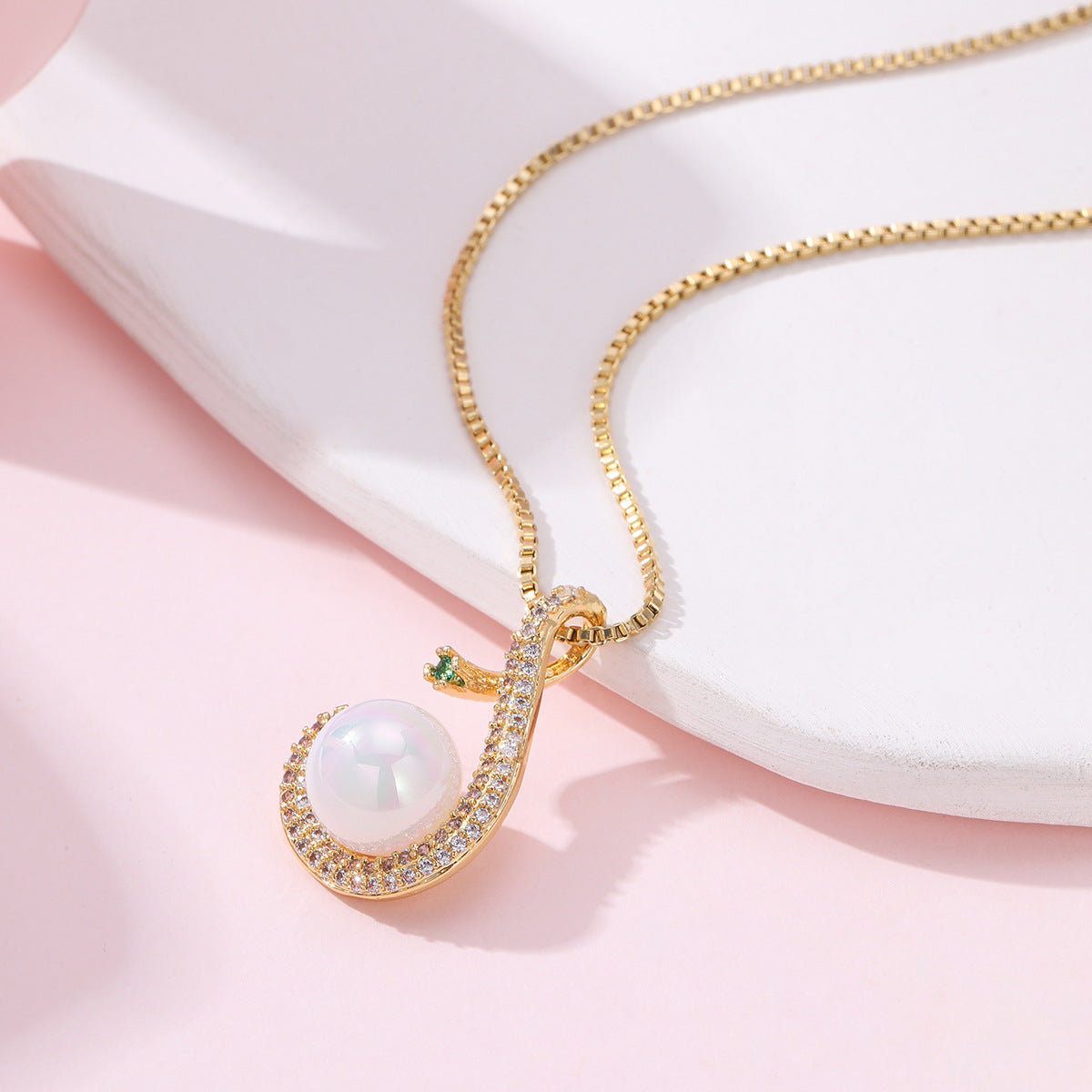 Female Refined Stylish Versatile Light Luxury Necklace