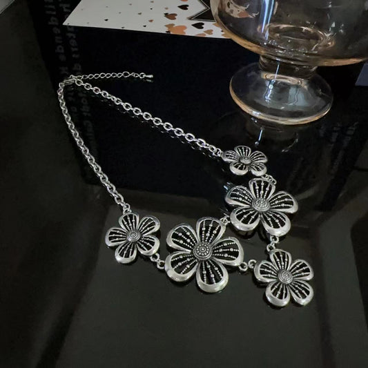 Women's Hollow Flower Retro Three-dimensional Minority Fashion Necklaces