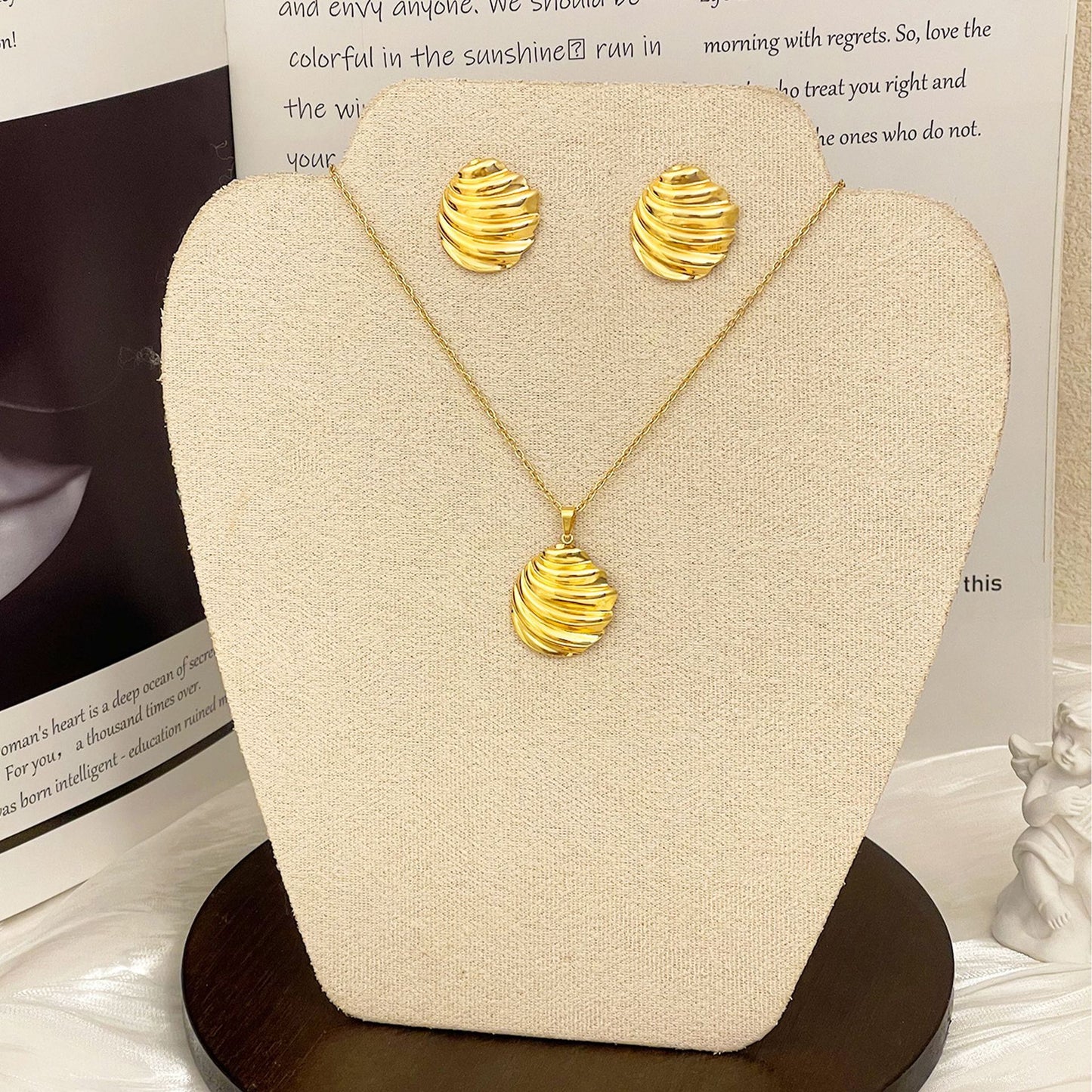 Vacuum Plated Gold Texture Stainless Steel Light Luxury Minority Jewelry Set