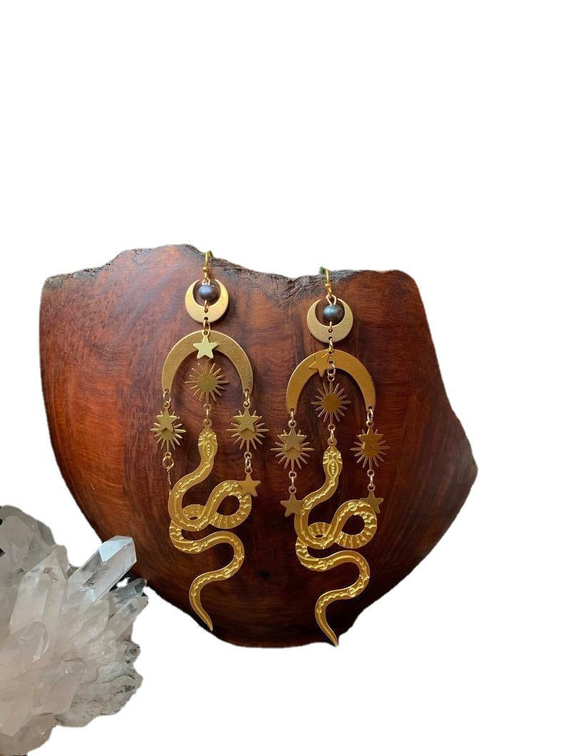 Boucles d'oreilles polyvalentes, élégantes et attrayantes, en forme de serpent et de lune dorées