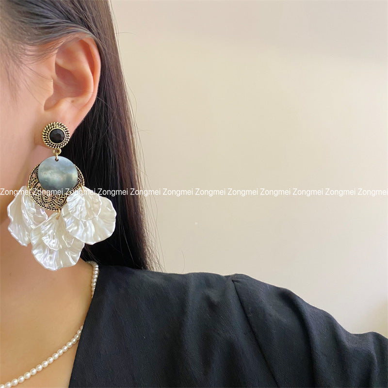 Retro Elegant Shell Long Tassel High-grade Fashion High-key Eardrop Earrings