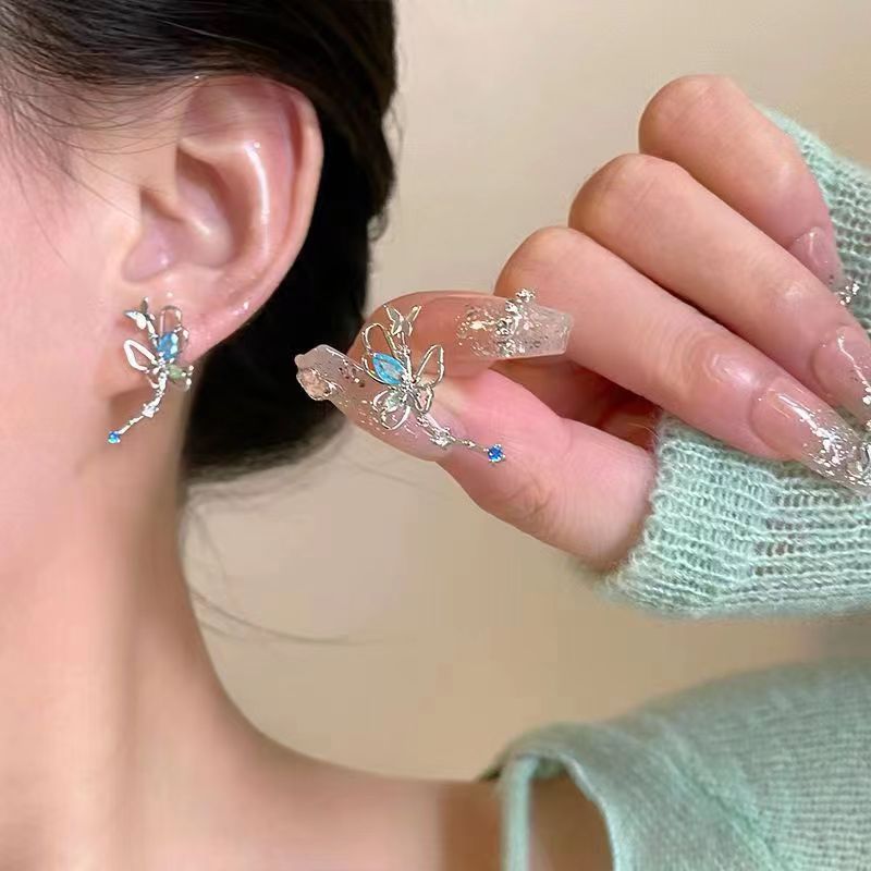 Boucles d'oreilles sauvages de tempérament minoritaire de luxe léger pour femmes