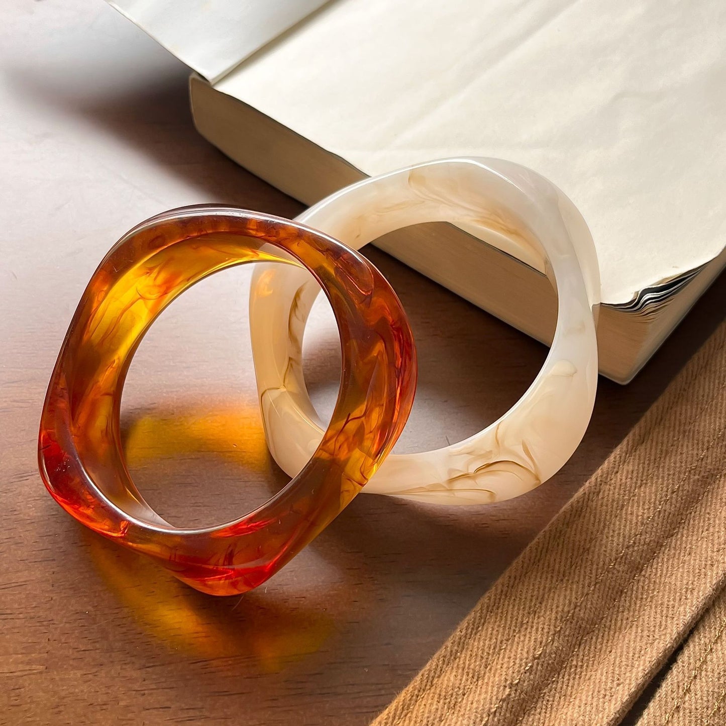 Women's Irregular Blooming Resin Curved Girlfriends Bracelet