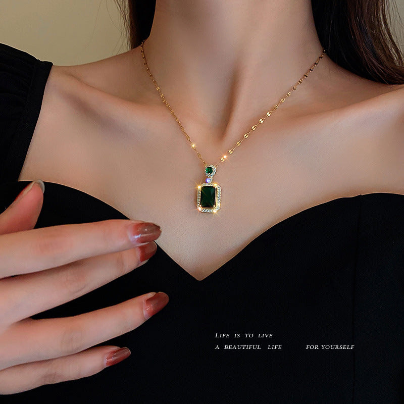 Women's Zircon Emerald Artificial Crystal Retro High-grade Light Luxury Clavicle Chain Jewelry Set