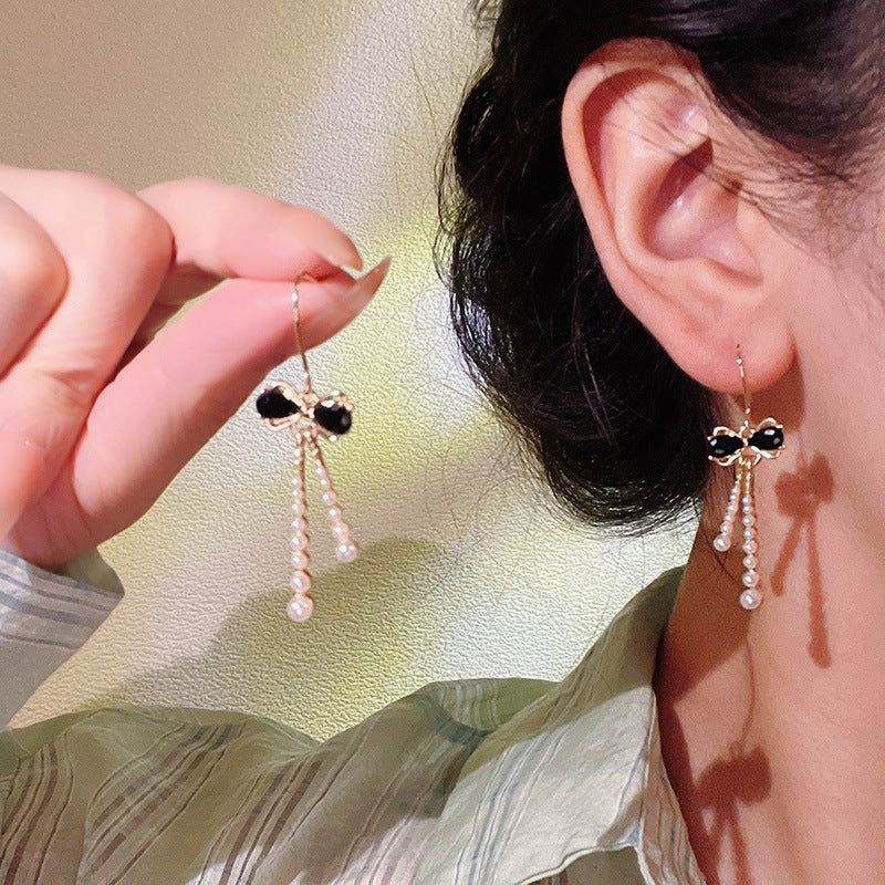 Female Retro French High Sense Classic Style Earrings