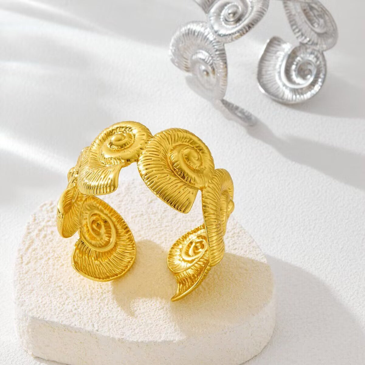 Fashion Design Ocean Style Shell Conch High Sense Golden Bracelets