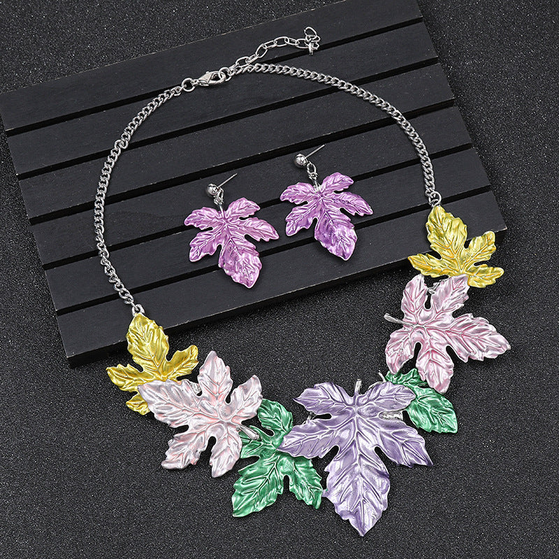 Oil Alloy High Profile Retro Clavicle Necklaces