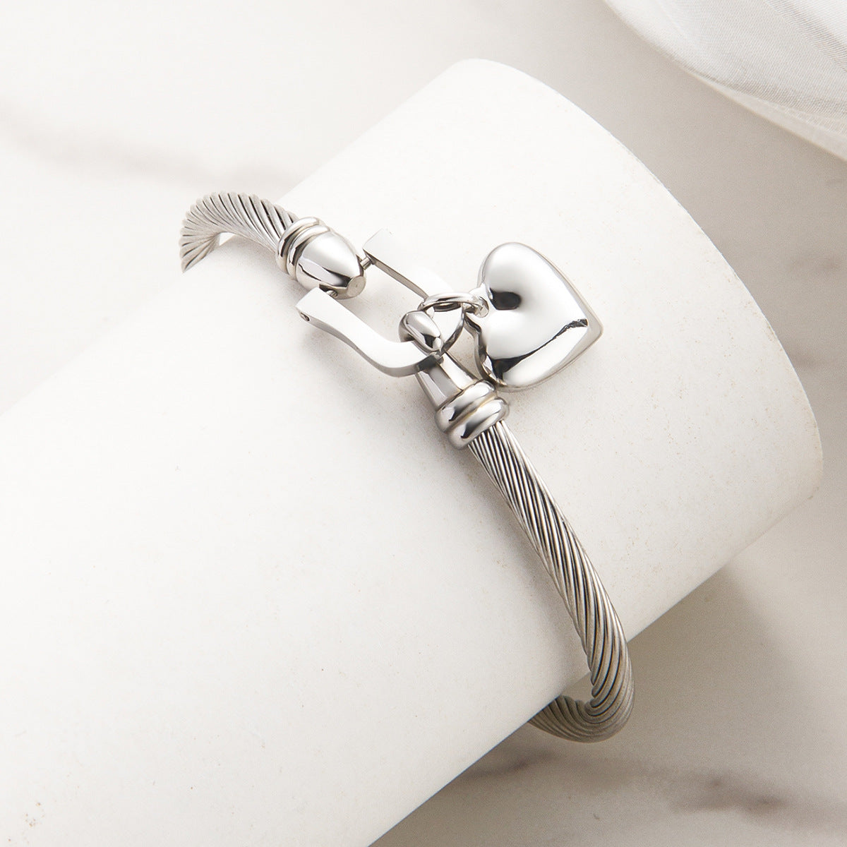 Vachette Clasp Love Stainless Steel Wire Rope Fashion Bracelets