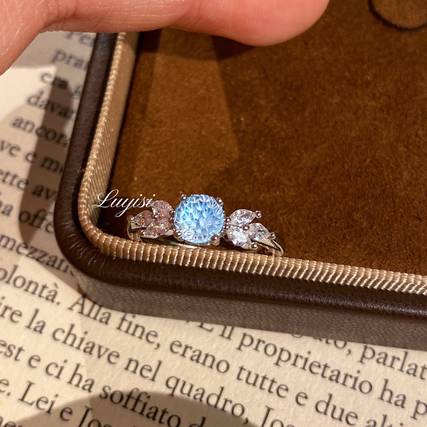 Hot Fireworks Cutting Affordable Luxury Fashion High-grade Court Lace Rose Ring