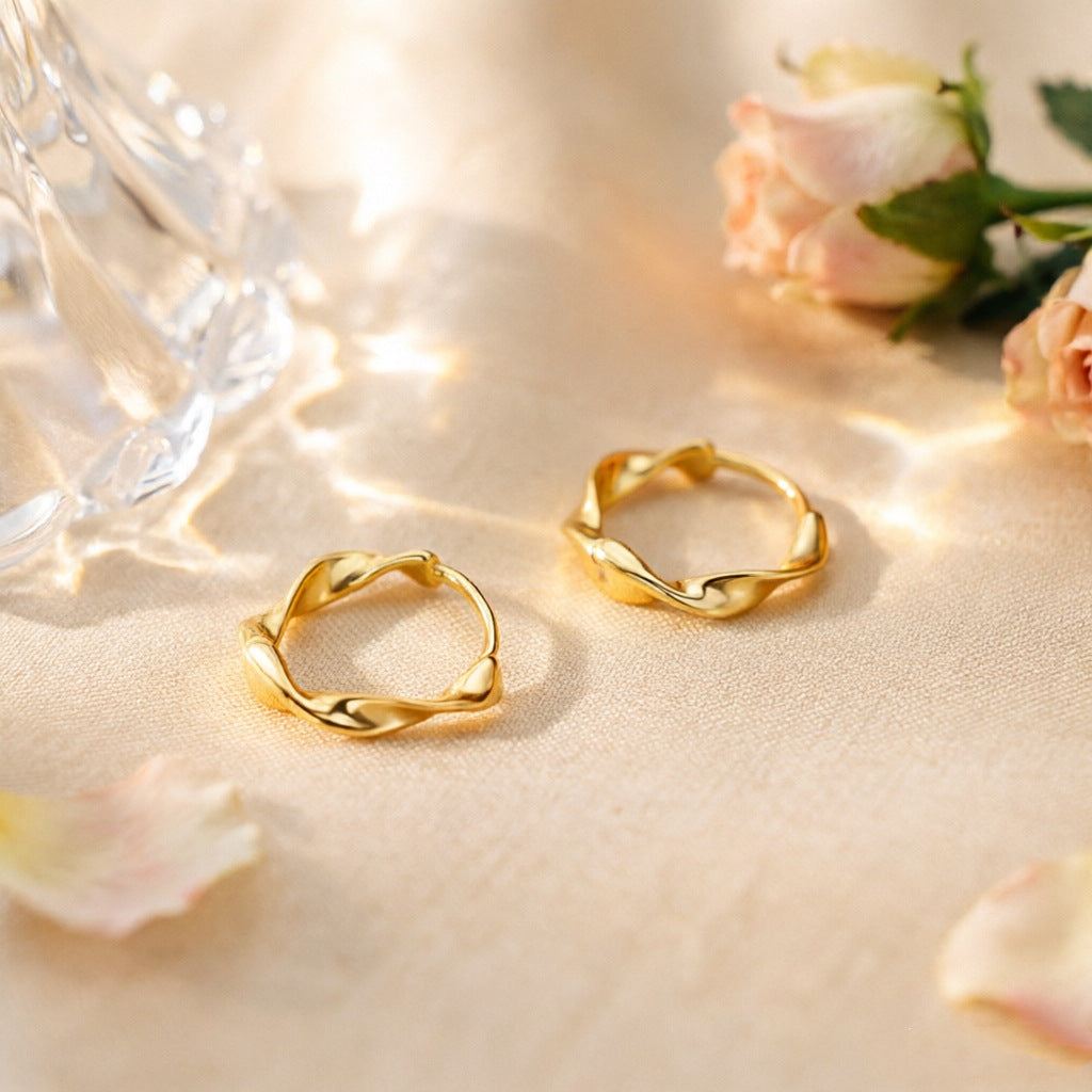 Simple Wave Shape Twist Fashion Mobius Ear Buckle