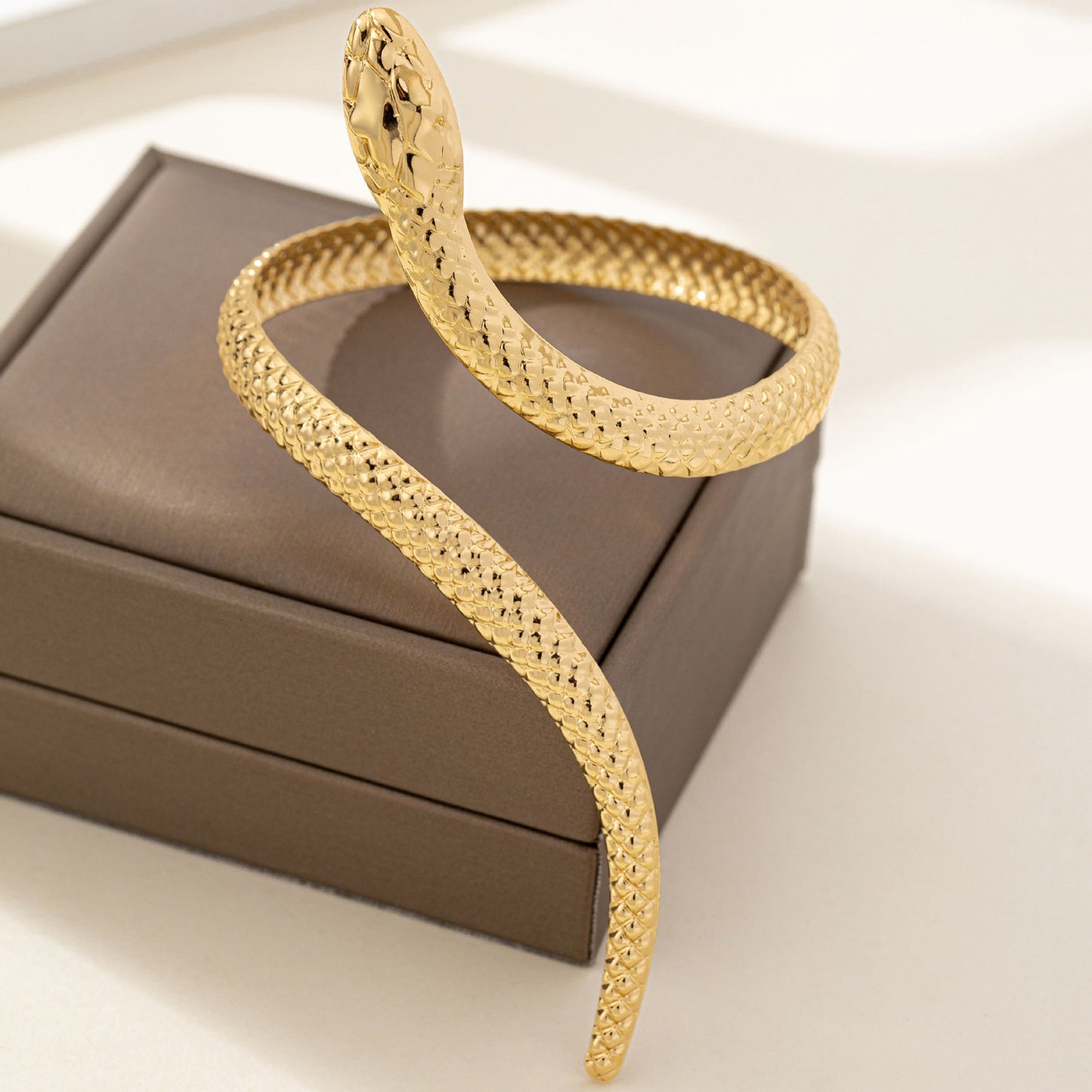 Gold Simple Fashion Snake-shaped Alloy Armband Bracelets