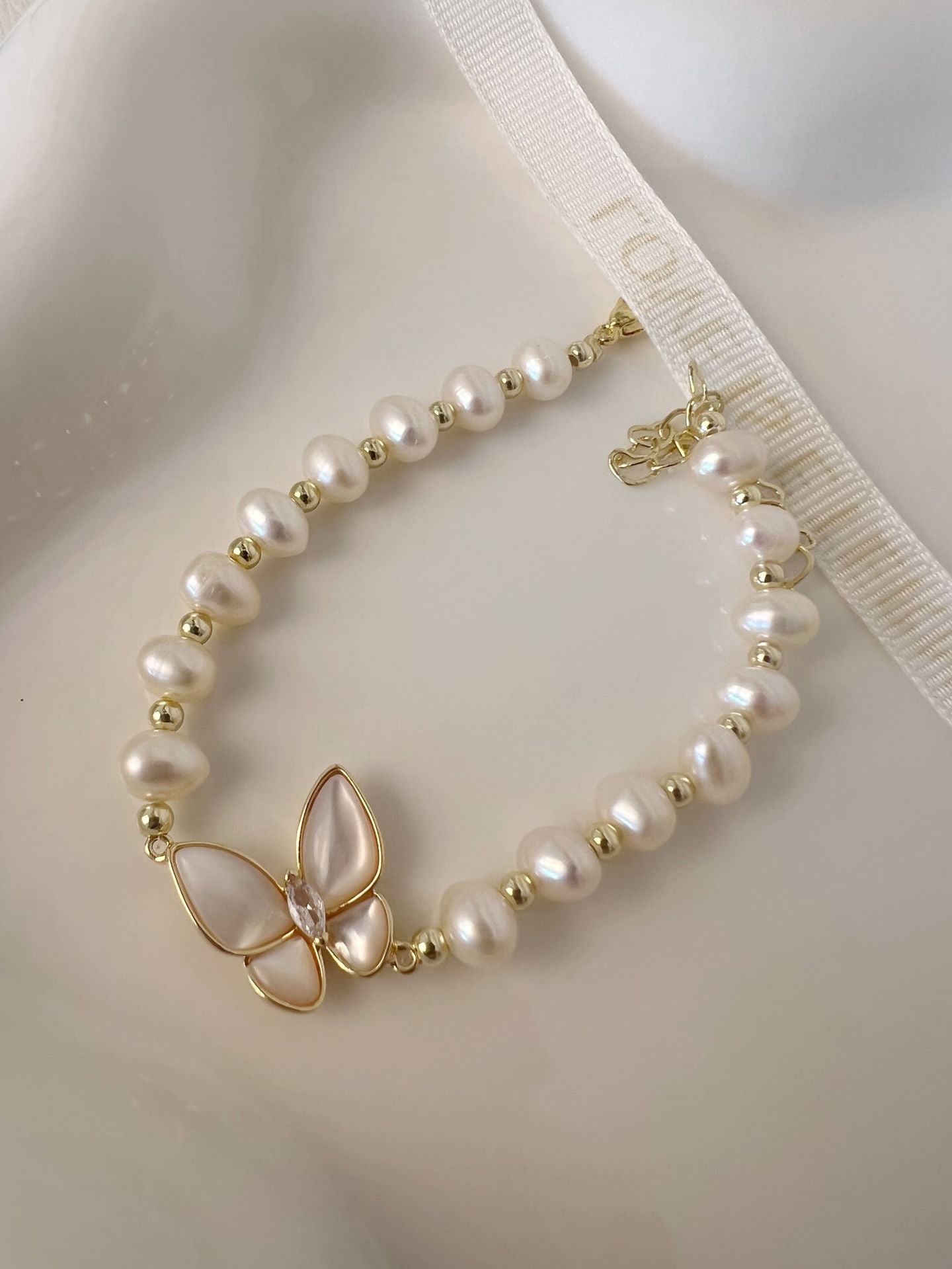 Natural White Lip Shell Butterfly Freshwater Pearl Bracelets