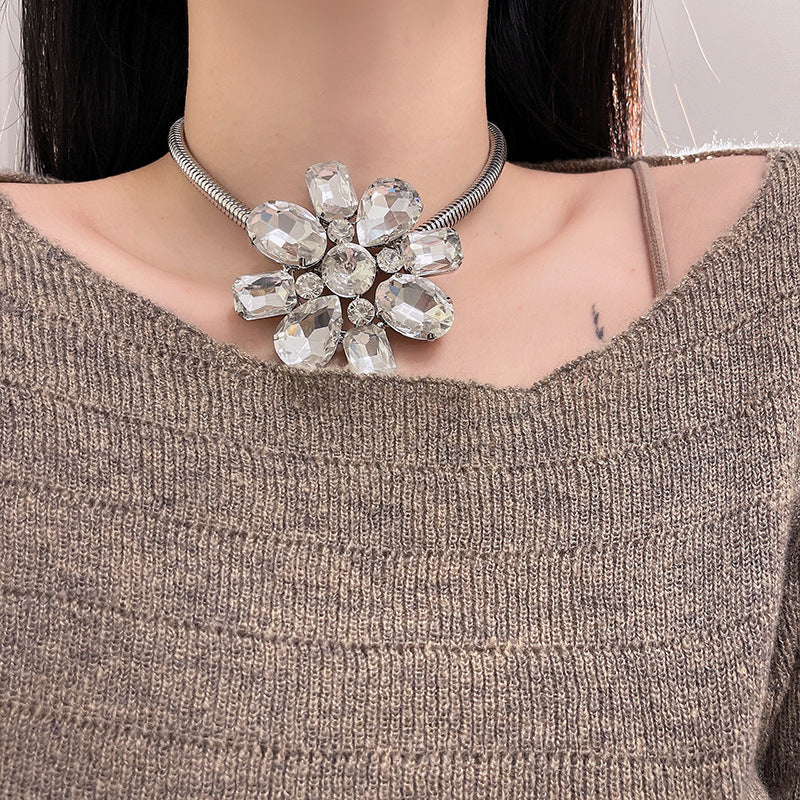 Retro Exaggerated Sier Large Crystal Flowers Necklaces