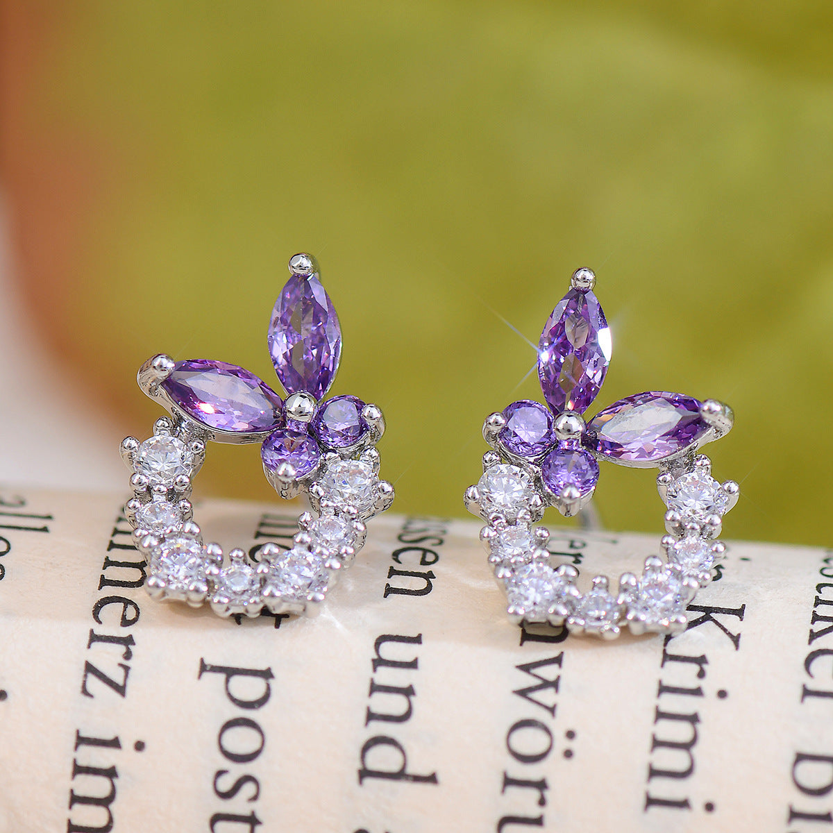 Women's Simple Purple Butterfly Zircon Small Everyday Joker Earrings