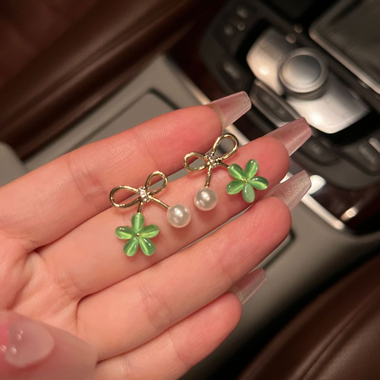 Boucles d'oreilles simples et élégantes en opale française à aiguille