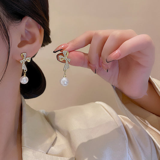 Boucles d'oreilles femme avec nœud en strass raffiné à l'aiguille Sier