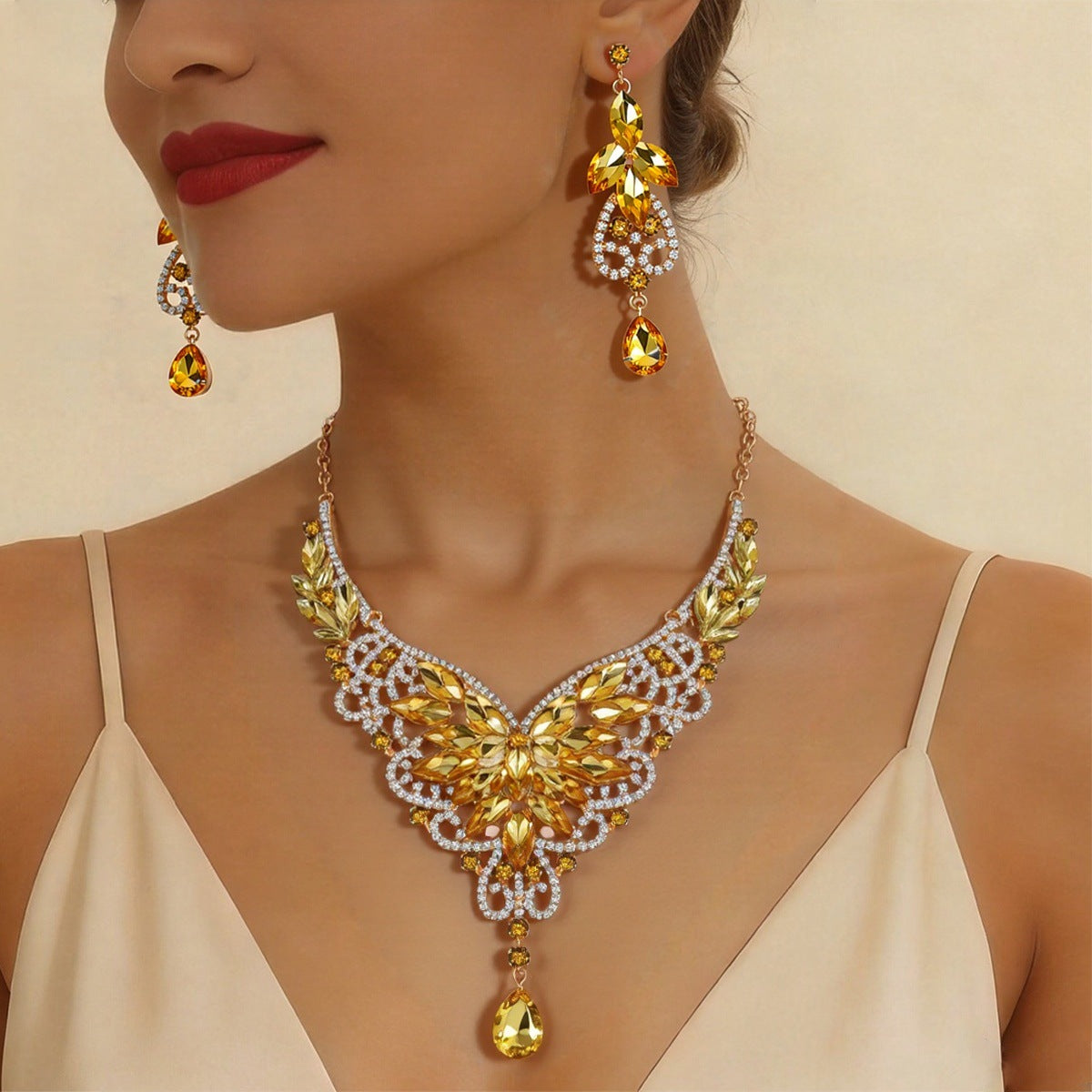 Women's High Profile Generous Retro Design Crystal Jewelry Set