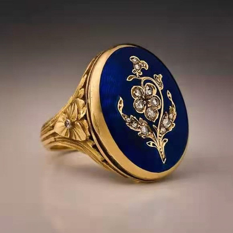 Ornament Chang verkauft geschnitzte Ringe im nordischen Stil