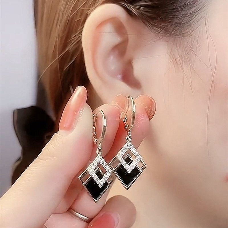 Women's Simple Graceful Love Heart Peach Ear Earrings