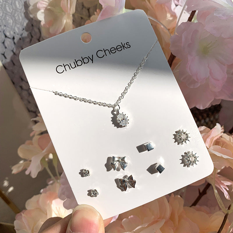 Korean Sier-plated Clover Pearl Heart-shaped Week Ladies Clavicle Chain Rings
