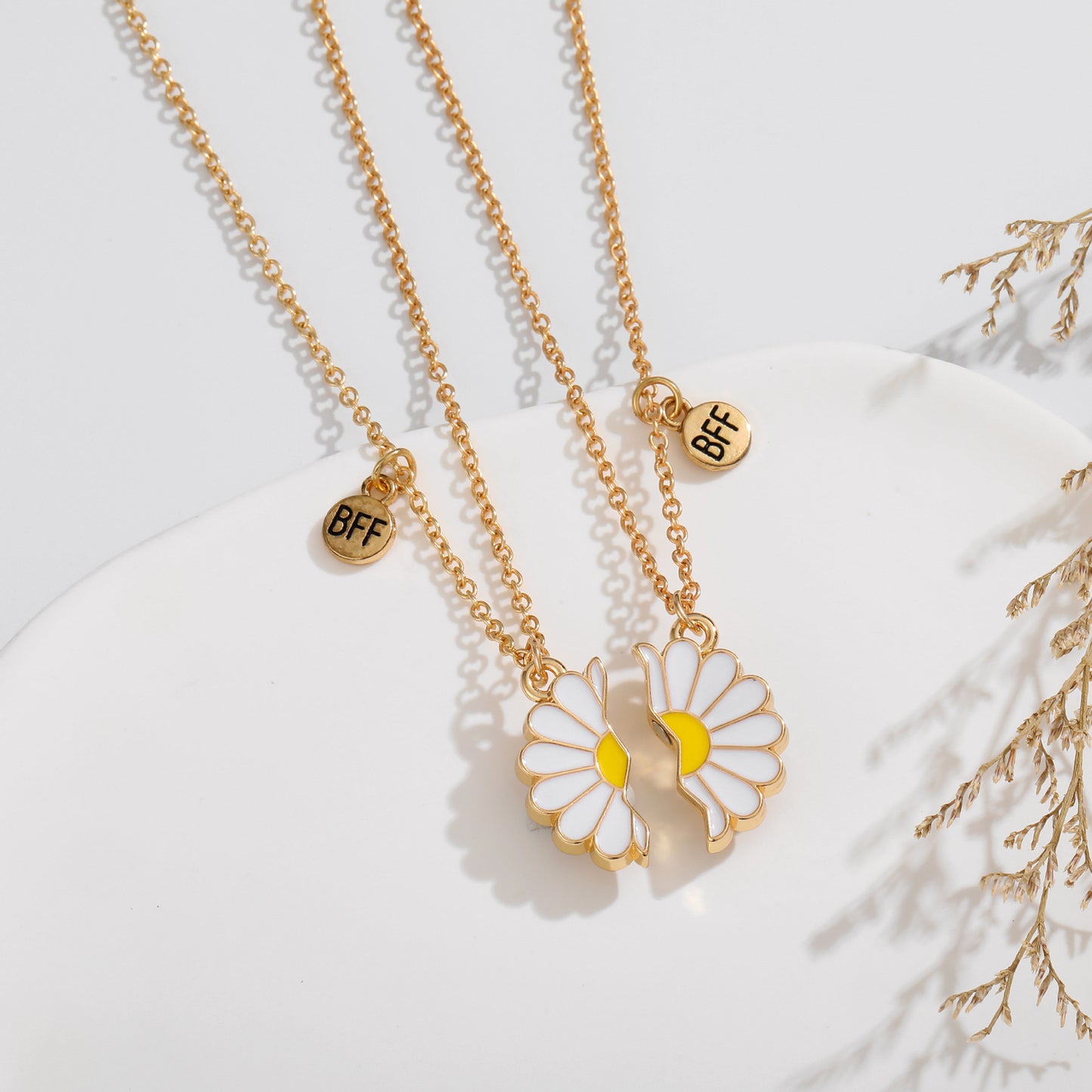 Flower Magnetic Little Daisy Lady's Good Necklace