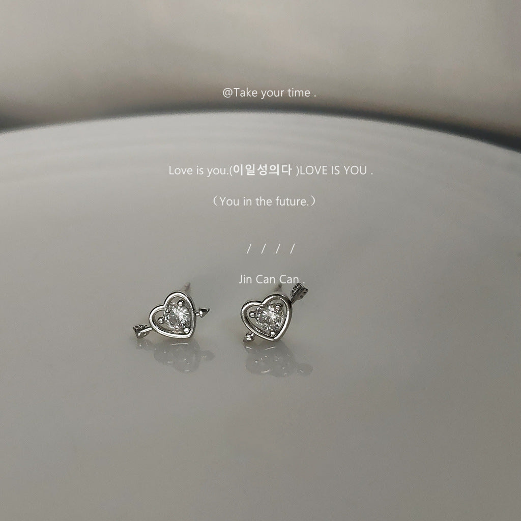 The Heart Sier Needle Inlaid Zircon Earrings