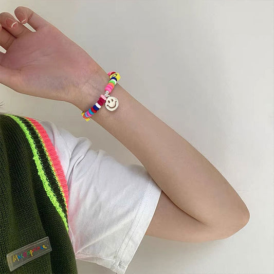 Handgefertigte elastische Armbänder im Regenbogen-Smiley-Stil