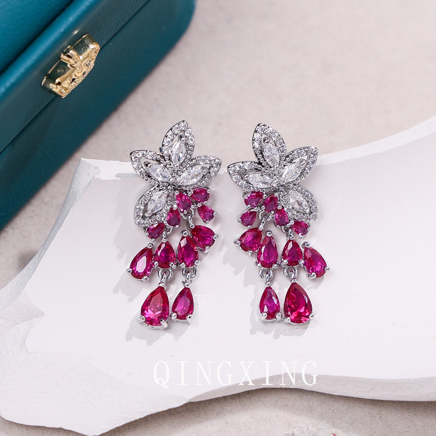 Women's Flower Design Light Luxury Banquet Dress High-grade Earrings