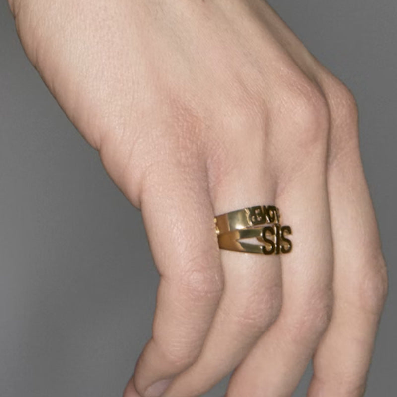 Bracelets plaqués or en acier titane avec signet de lettre