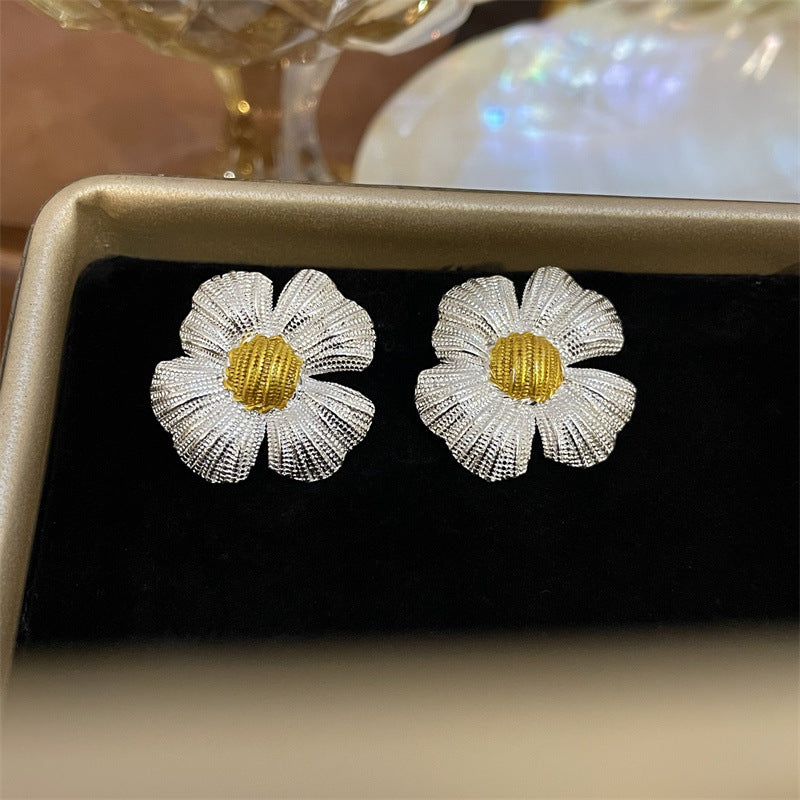 Luxury Fashion Little Daisy Female Temperament Earrings