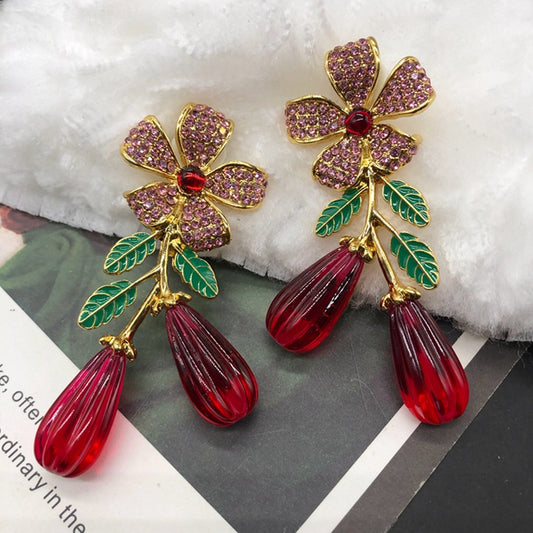 Boucles d'oreilles Lux Leaves Flower mi-longues en plaqué or rouge