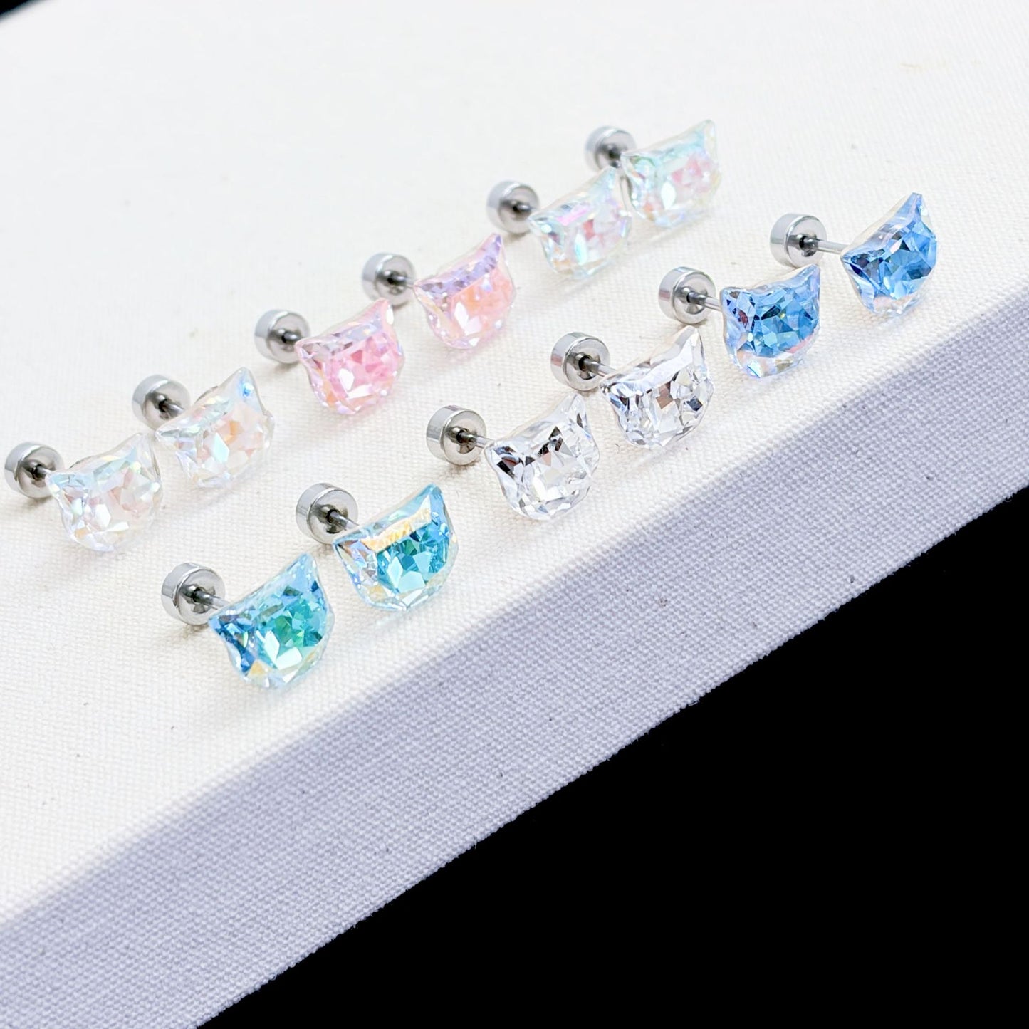 Cool Temperament Super Shiny Crystal Cat Head Titanium Steel Screw Stud Earrings