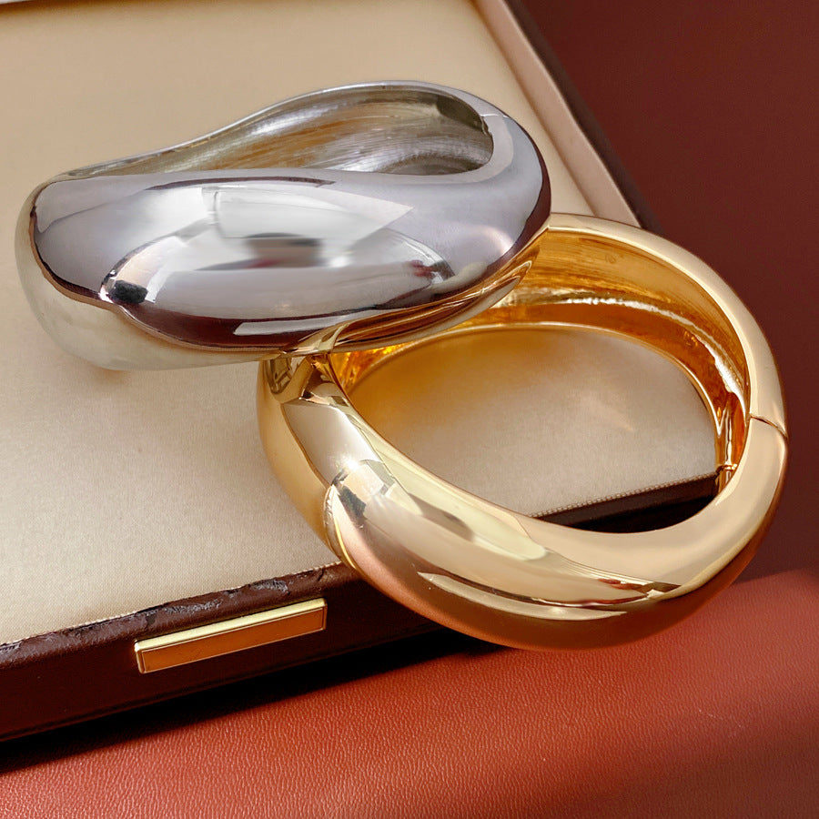 High-grade Irregular Open-ended Personality Design Exaggerated Bracelet