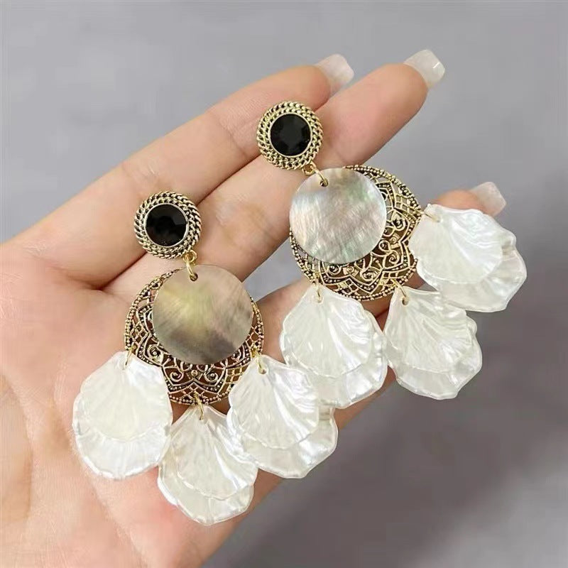 Women's Elegant Round Shell High-grade Temperament And Earrings