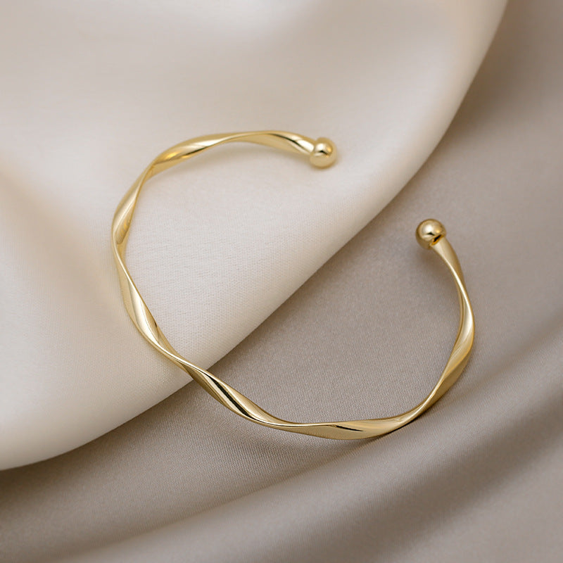 Women's Twisted Simple Fashion High-grade Trendy Design Girlfriends Cold Style Bracelet