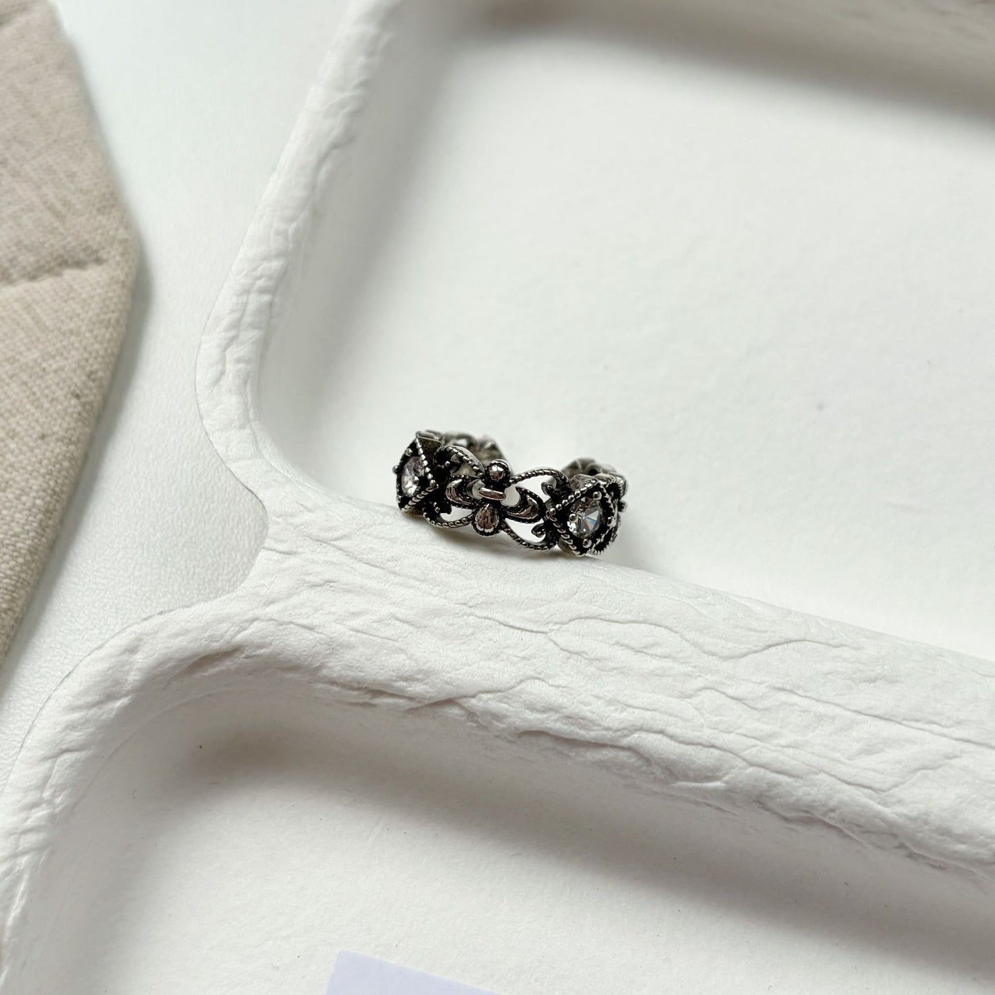 Hollow Carved Female Light Luxury High Sense Index Finger Niche Ring