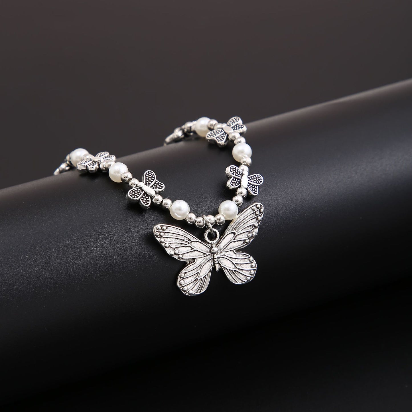 Pearl Creative Retro Butterfly Pendant Female Necklaces