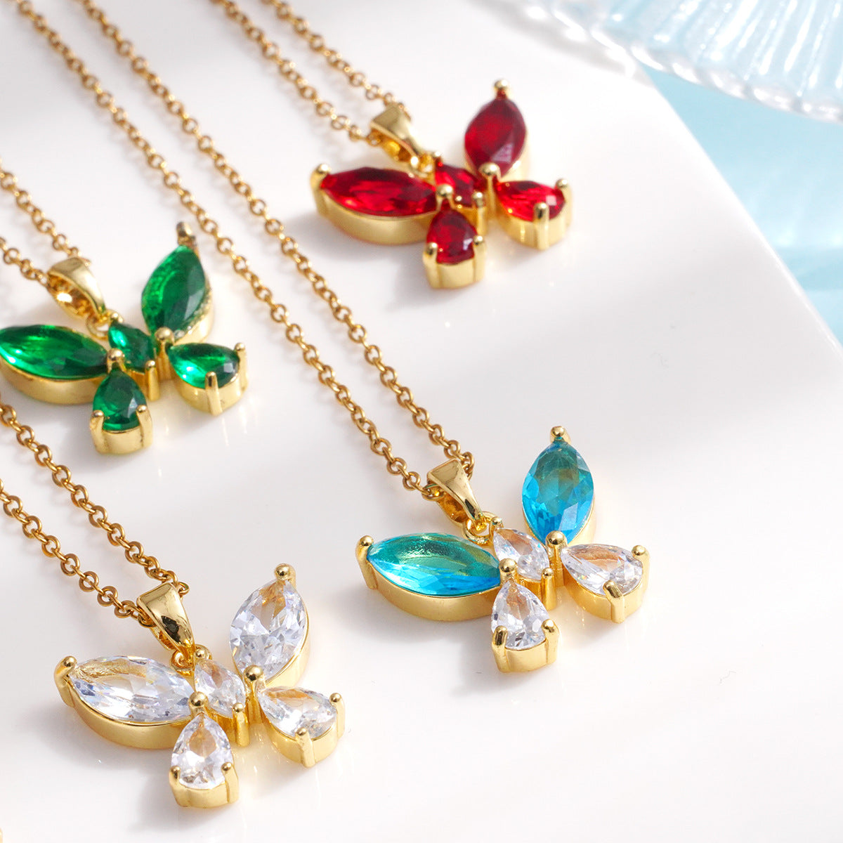 Women's Titanium Steel Simple Elegant Copper Inlaid Zircon Design High-grade Necklaces