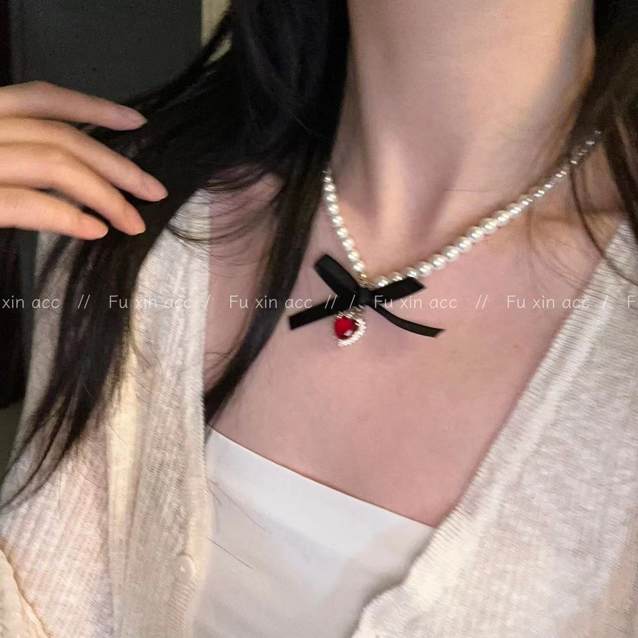 Chun Desire Style Love Pearl Bow Necklaces