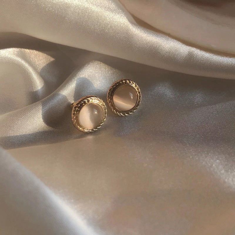 Sier Needle Simple Compact Pearl Graceful Geometric Cat Stud Earrings