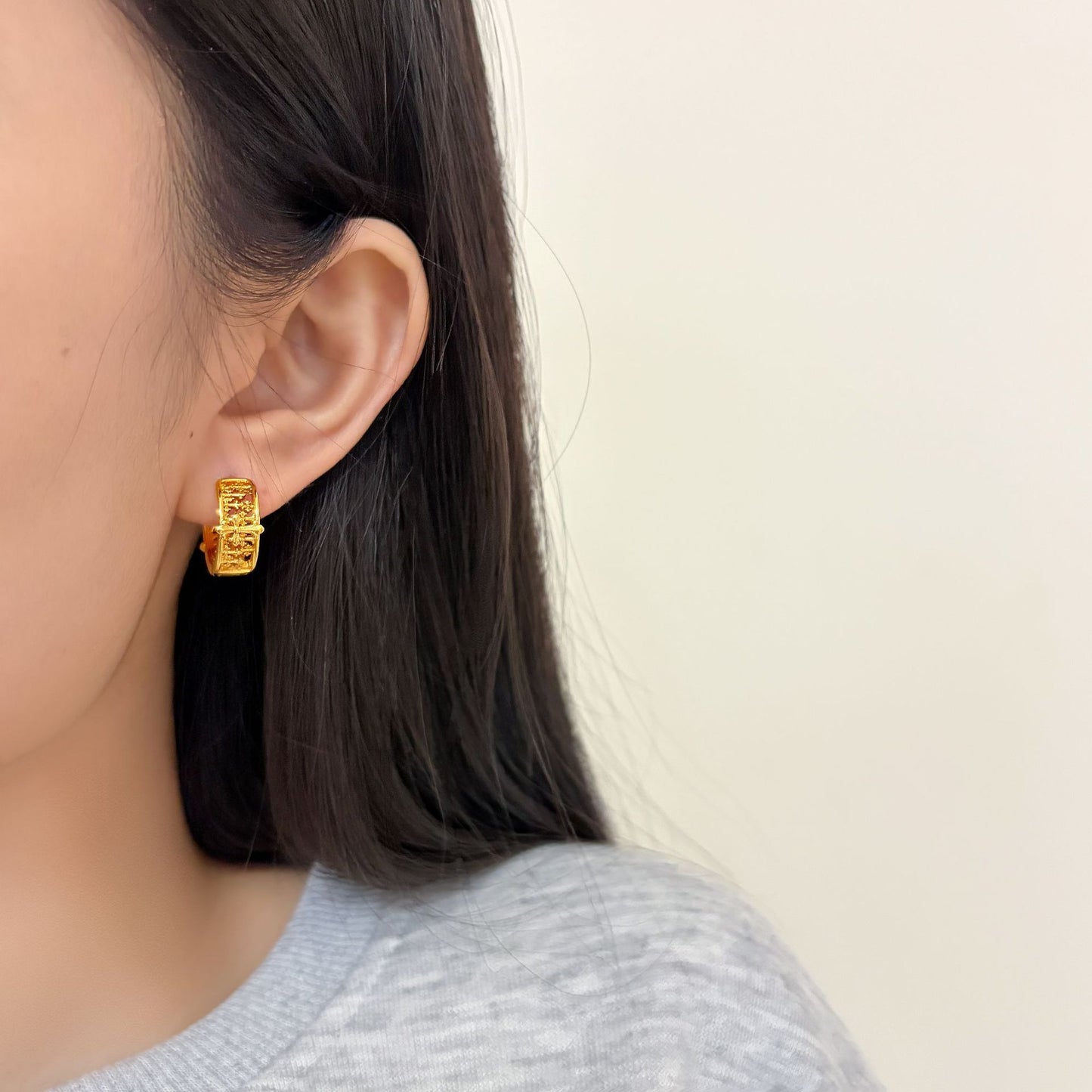 Hollow Cross Flower-de-luce Clip Female Design Fashion Ear Buckle
