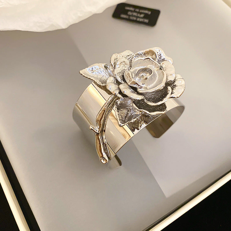 Women's Metal Pleated Flowers Openings Suit Niche Exaggerated Light Luxury Bracelet