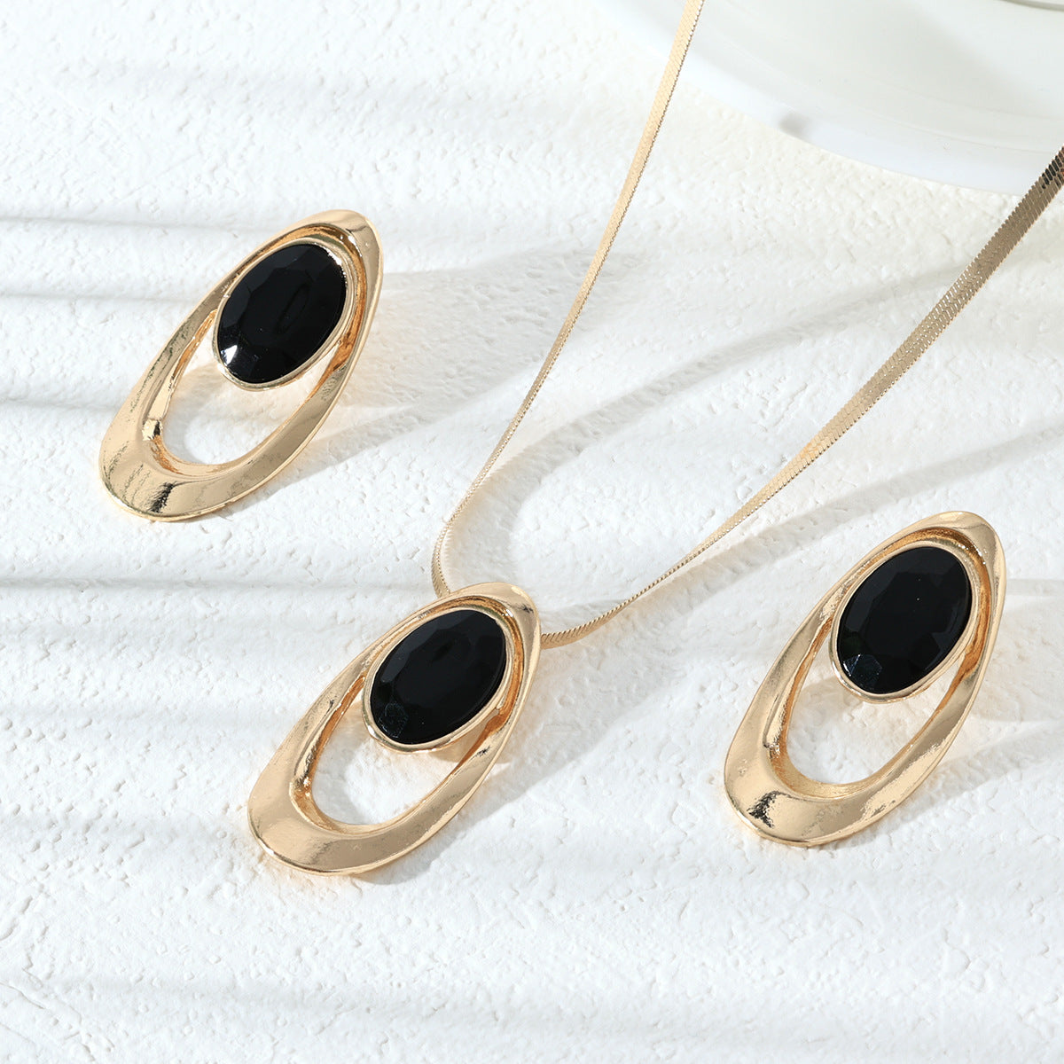 Women's Fashion Vintage Oval Three Buckle Charm Creative Refined Jewelry Set