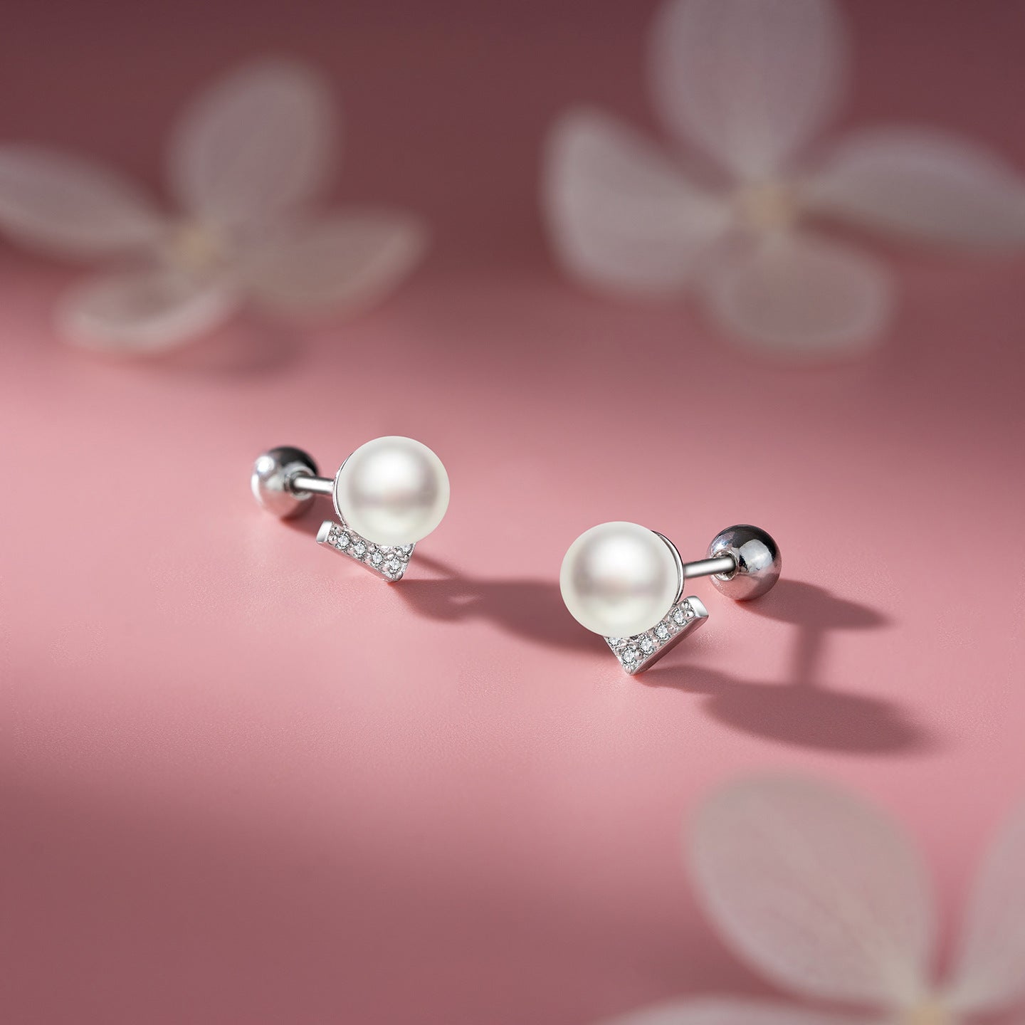 Women's V-shaped Imitation Pearl Exquisite Small Casual Zircon Stud Earrings