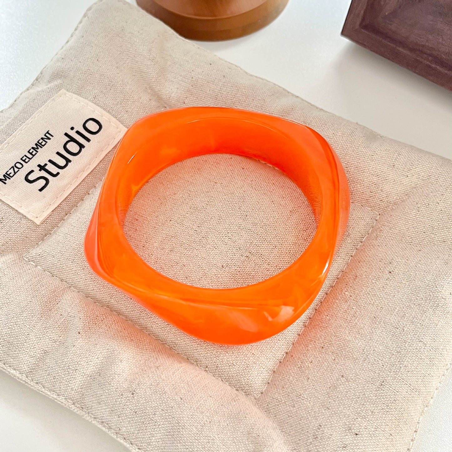 Women's Irregular Blooming Resin Curved Girlfriends Bracelet