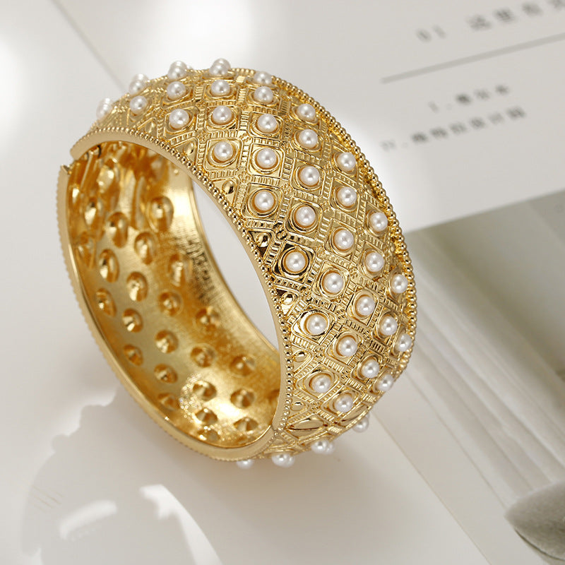 Alloy No Color Fading Female Exaggerated Personalized Wind Bracelet