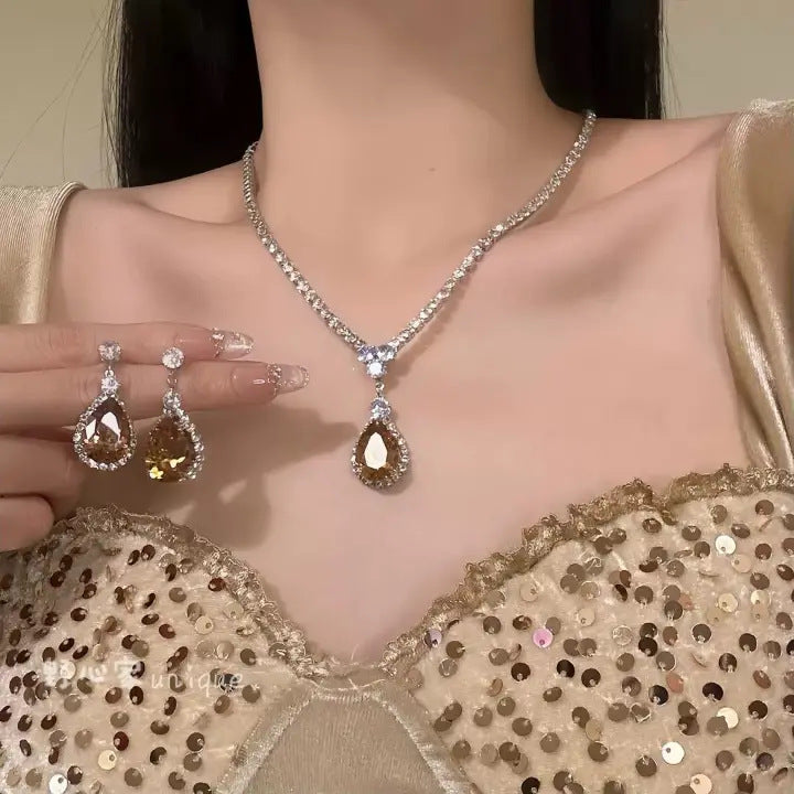 Women's Emerald Square Elegant Vintage Temperament Clavicle Light Luxury Earrings